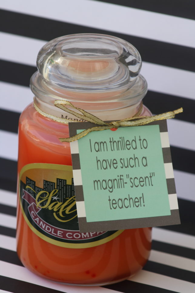 Candle teacher gift - Great back to school teacher gift! | www.sincerelyjean.com