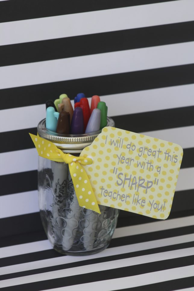 Sharpies teacher gift - Great back to school teacher gift! | www.sincerelyjean.com