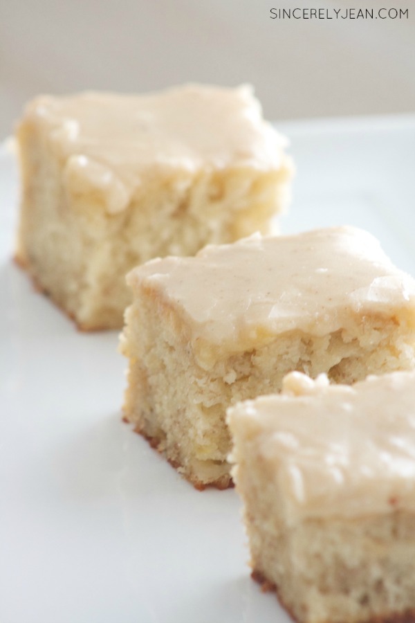 Delicious banana bread bars with brown sugar frosting! - simple and quick banana bars that everyone is going to love! | www.SincerelyJean.com